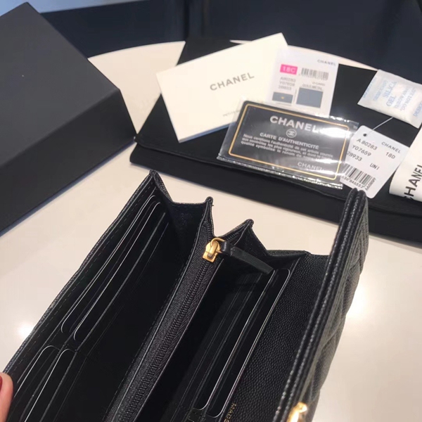 シャネル財布全体デザイン